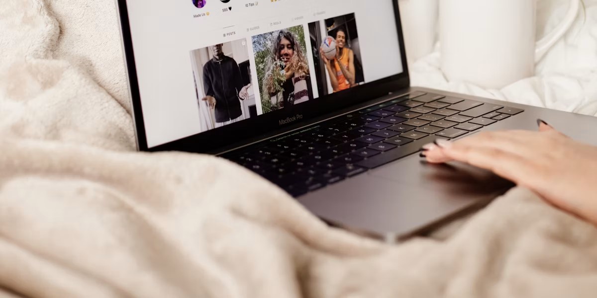 Site web propriu versus pagină de Facebook